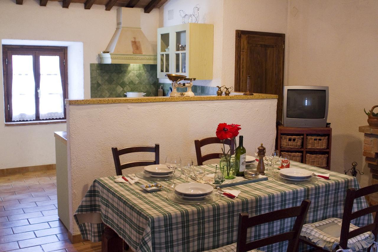 Agriturismo Santa Caterina Castelnuovo di Val di Cecina Ruang foto